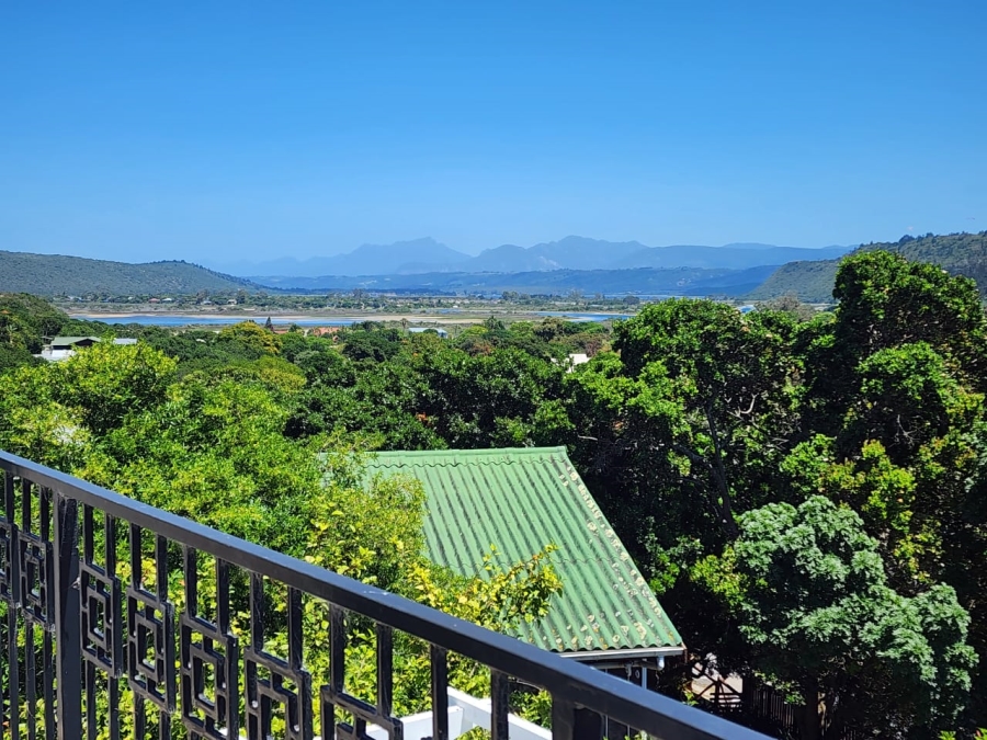 4 Bedroom Property for Sale in Sedgefield Central Western Cape